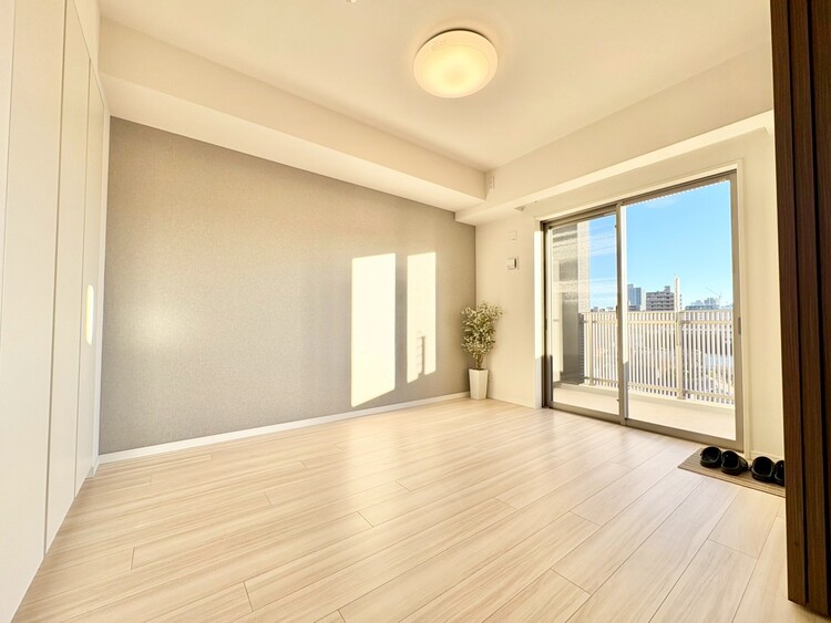 寝室 ベッドも十分に設置するスペースがあります。