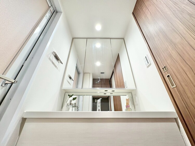 洗面 何かと物が増える場所だからこそ、スッキリと見映えの良い空間に。