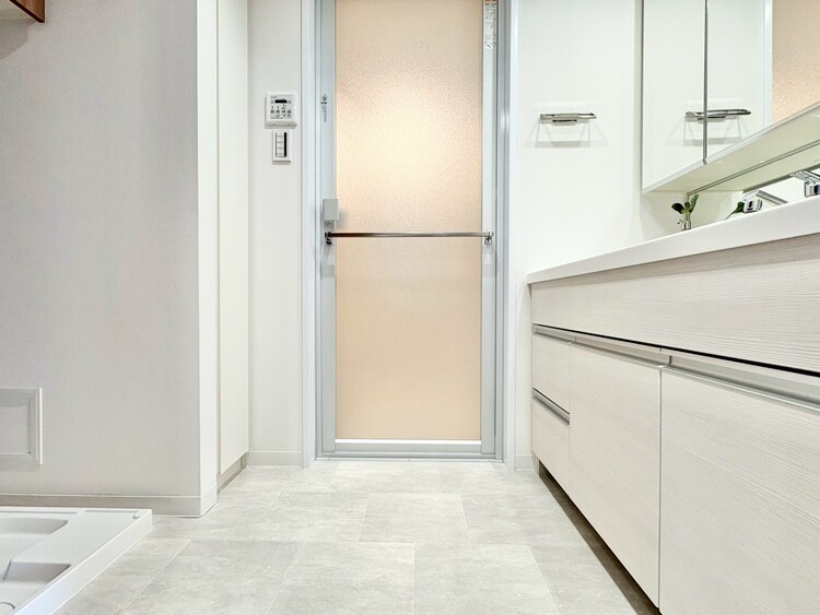 洗面 清潔感と心地よさを重視した、上質感漂うパウダールーム。