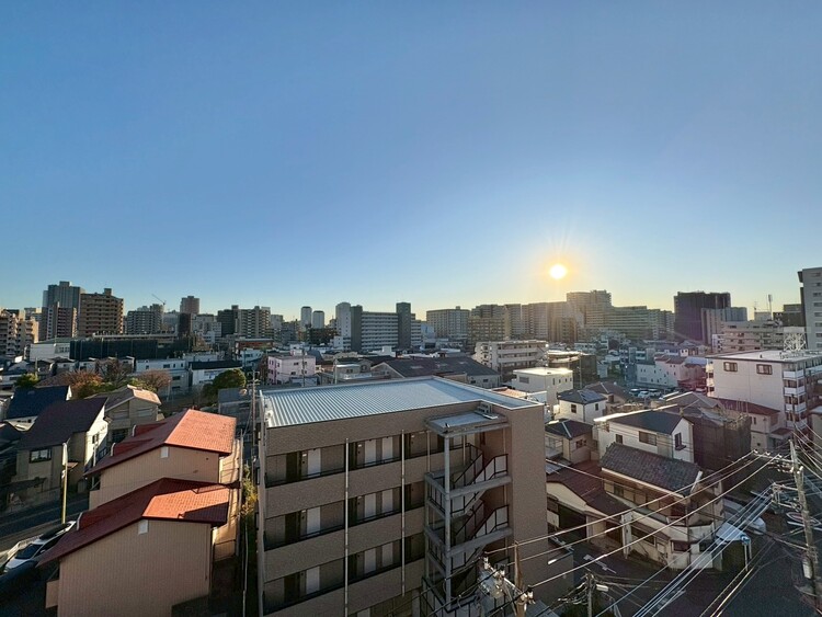 バルコニー 頬をなでる、優しい風を感じることが出来ます。