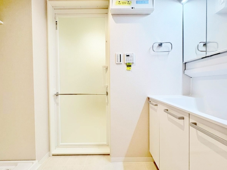 洗面 清潔感と心地よさを重視した、上質感漂うパウダールーム。