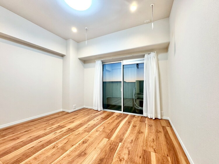 寝室 ベッドも十分に設置するスペースがあります。