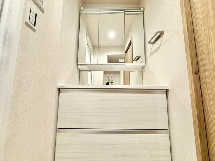 洗面 何かと物が増える場所だからこそ、スッキリと見映えの良い空間に。