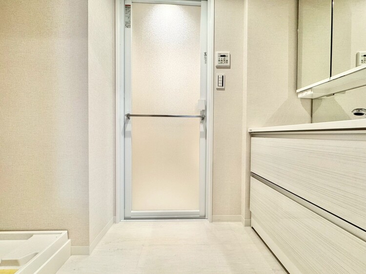 洗面 清潔感と心地よさを重視した、上質感漂うパウダールーム。