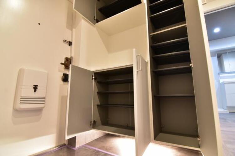 収納 シューズボックスにはご家族みんなの靴をたっぷりの収納できます。