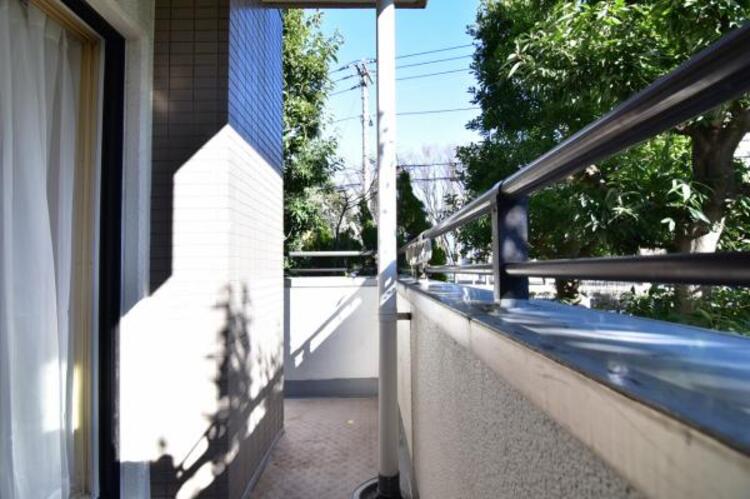 バルコニー 陽光、風通しのよいワイドバルコニー。お洗濯物も乾かしやすいですね。