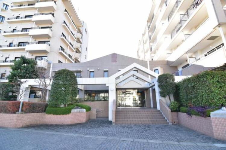 エントランス エントランスは、まさに顔となる場所。シンプルながらも格調高い雰囲気を漂わせて上質な空間。