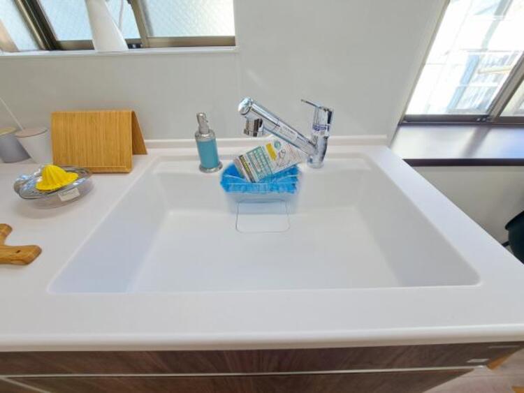 設備 キッチンの水栓には、浄水器を標準装備。水道水をそのまま飲むことができ、お米などをおいしく炊くことも可能です。