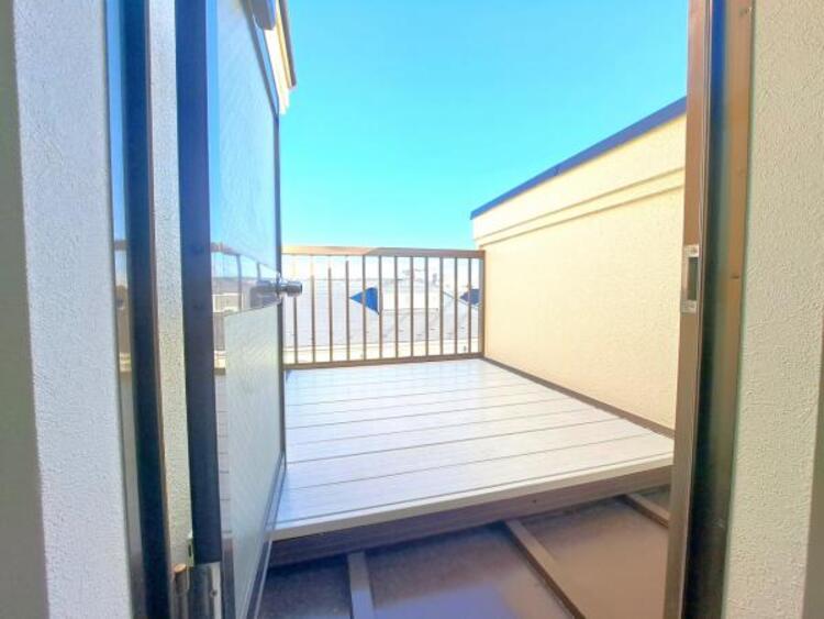 バルコニー 風通しのよいバルコニー。お洗濯物も乾かしやすいですね。