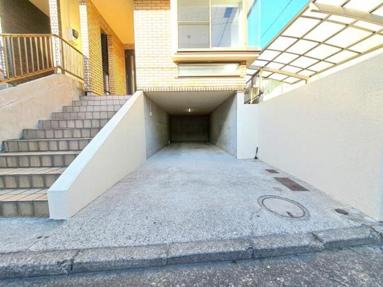 駐車場 駐車スペース２台分(車種による)を確保してあります。 