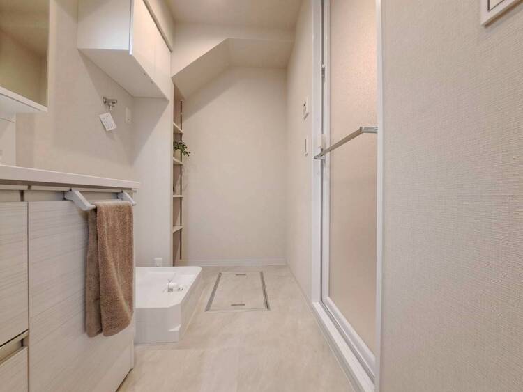 その他 十分な広さの脱衣所。