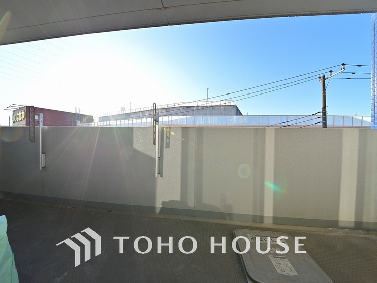 バルコニー 陽当たり良好なバルコニー