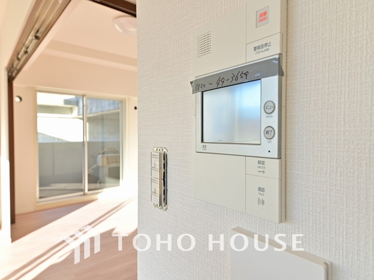その他 来客が一目でわかるモニター付きインターホン