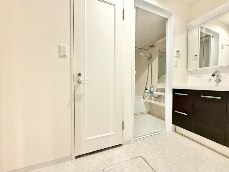 その他 十分な広さの脱衣所。