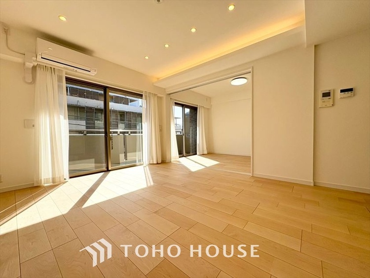 内装 【LIVING】◆扉を◆開くとこの景色。家族の”おかえり”の声が聞こえてきそう。