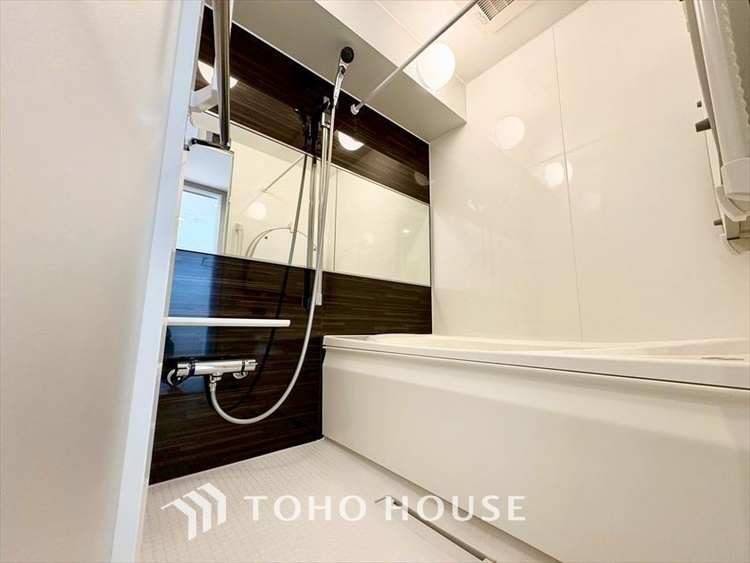 風呂 【BATHROOM】◆プライベートな空間◆simpleだからrelaxできるんです。こころもからだもキレイさっぱり。