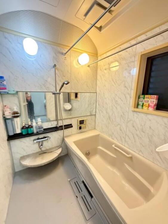 風呂 まとまりのある色彩で毎日の疲れを癒します