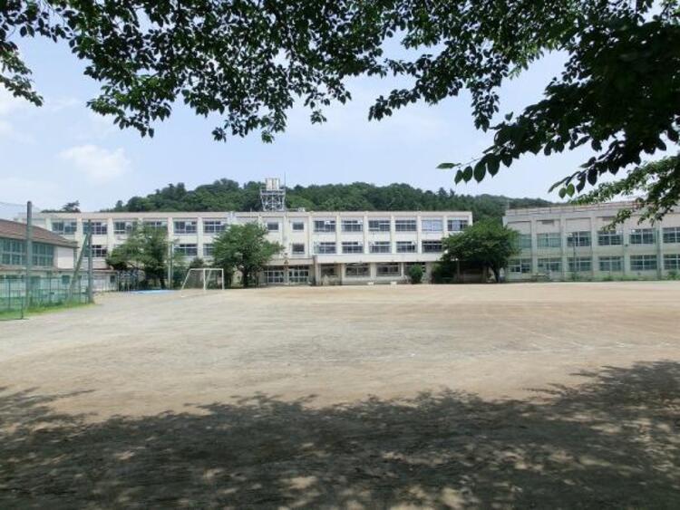 周辺 八王子市立川口中学校迄950ｍ