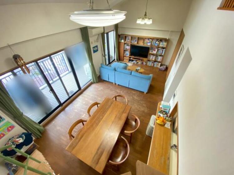 キッチン 窓を開けると爽やかな風が吹き抜けます。