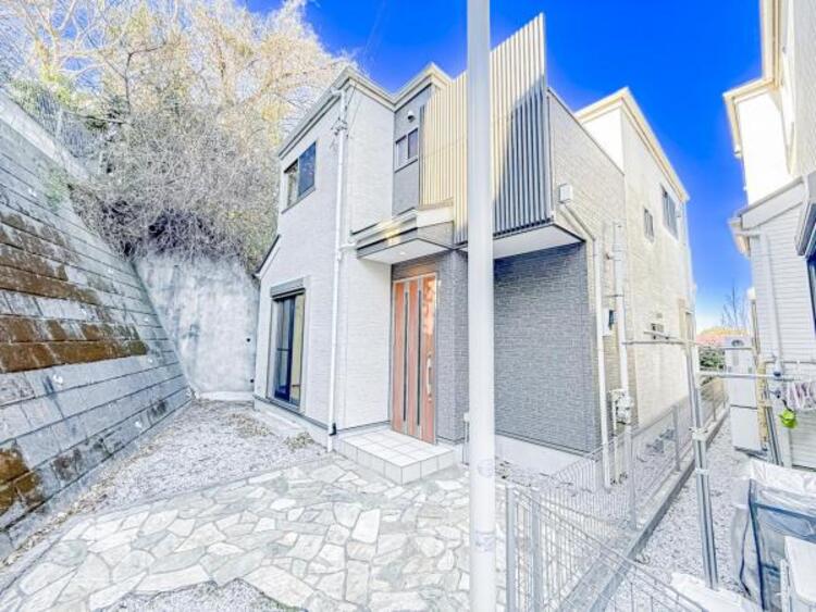 外観 月日が経つ事で「近くにあるもの」から「家の財産」となります。生活の本拠地となり新しい生活の始まり！！家族の笑顔溢れるお家は帰るのが楽しみになりそうですね。そんな未来を描く生活はこの物件から始まります！ 