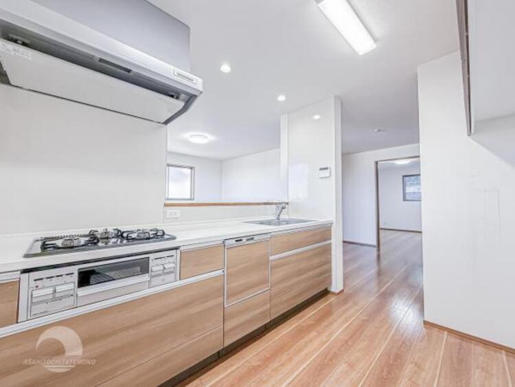 キッチン 【キッチン】リビングダイニングが見渡せるカウンターキッチン！　お料理をする人も開放感が心地いいです。 