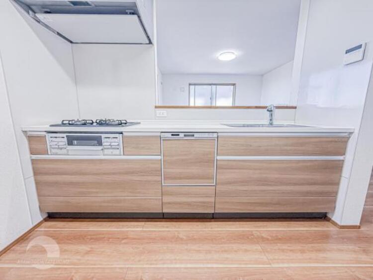 キッチン 【キッチン】広く取られたキッチンスペースはとても便利です。　自由にレイアウトがカスタマイズできます。 