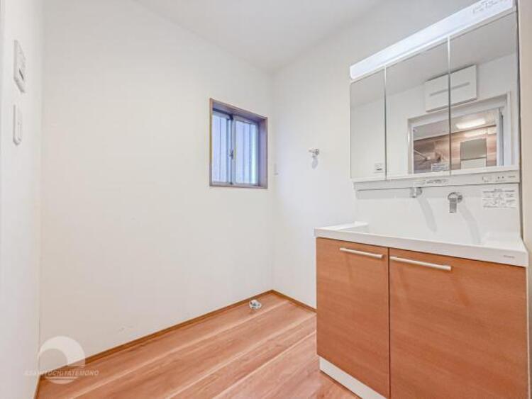 洗面 【洗面・脱衣所】使用頻度の高い場所だからこそ便利な空間に。多人数での使用も考えた便利な空間です 