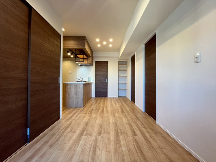 居間 快適に過ごす毎日を求めて、暮らしの中でご自身の「マイホーム」に創り上げてください。