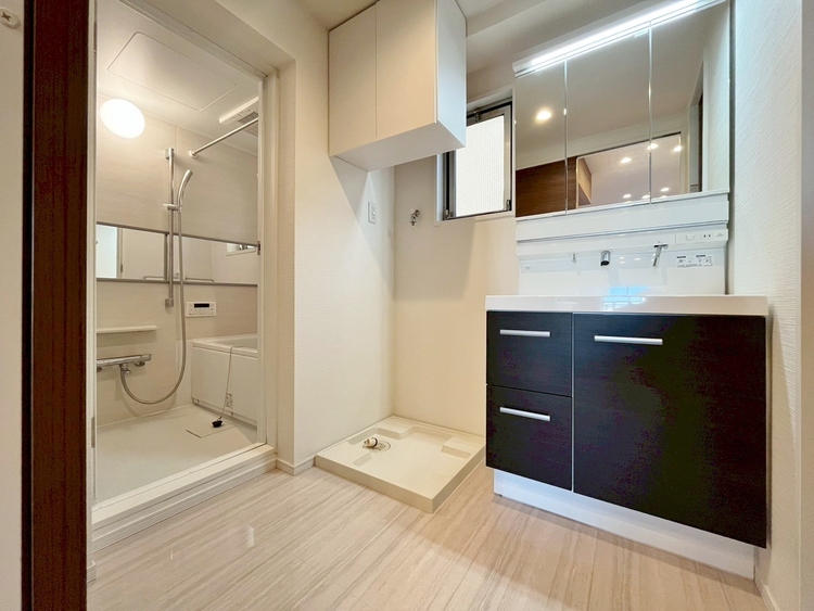 洗面 清潔感と心地よさを重視した、上質感漂うパウダールーム。