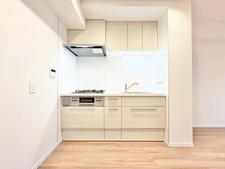 キッチン スマートな意匠と充実の機能を備えたキッチンが、暮らしにおいしい彩りを添えます。