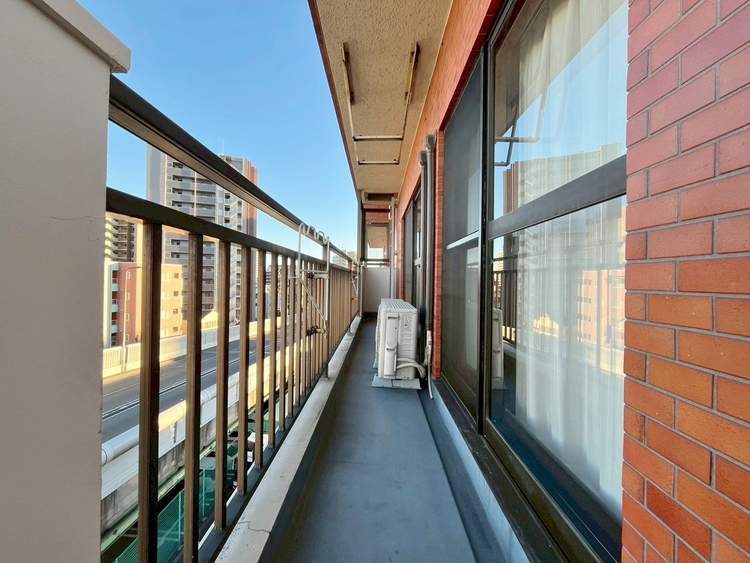 バルコニー 暮らしの中で、光と風を演出してくれるバルコニー。