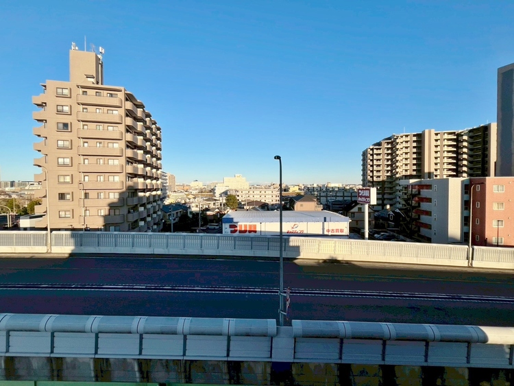 バルコニー 頬をなでる、優しい風を感じることが出来ます。