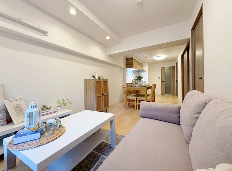 居間 居心地の良い空気感は、暮らしのステージを彩り、心からのやすらぎと満足感を与えてくれます。