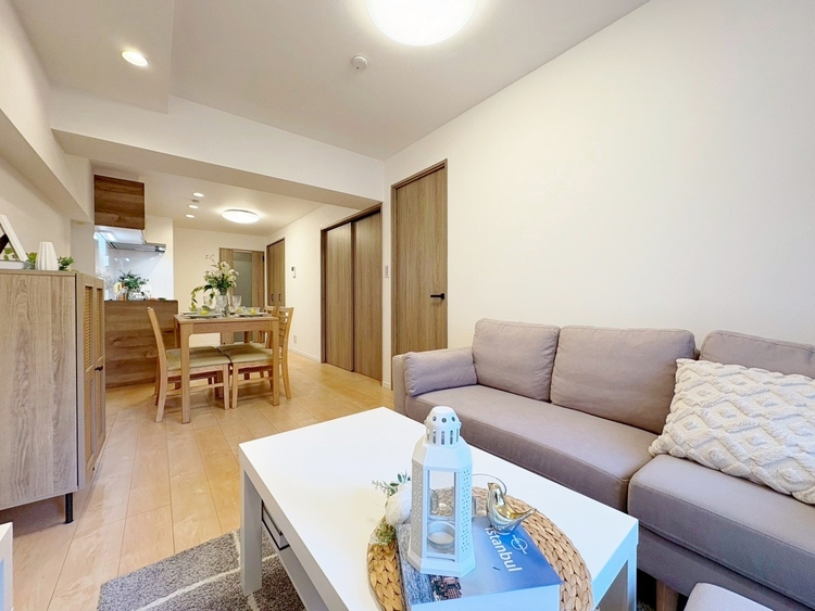 居間 快適に過ごす毎日を求めて、暮らしの中でご自身の「マイホーム」に創り上げてください。