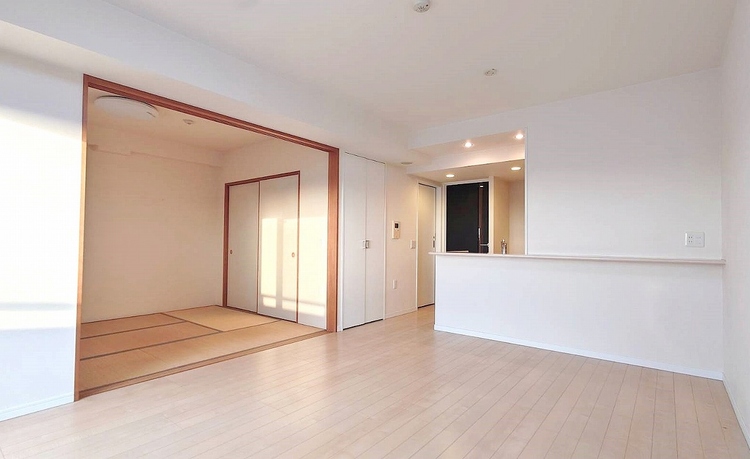 居間 居心地の良い空気感は、暮らしのステージを彩り、心からのやすらぎと満足感を与えてくれます。