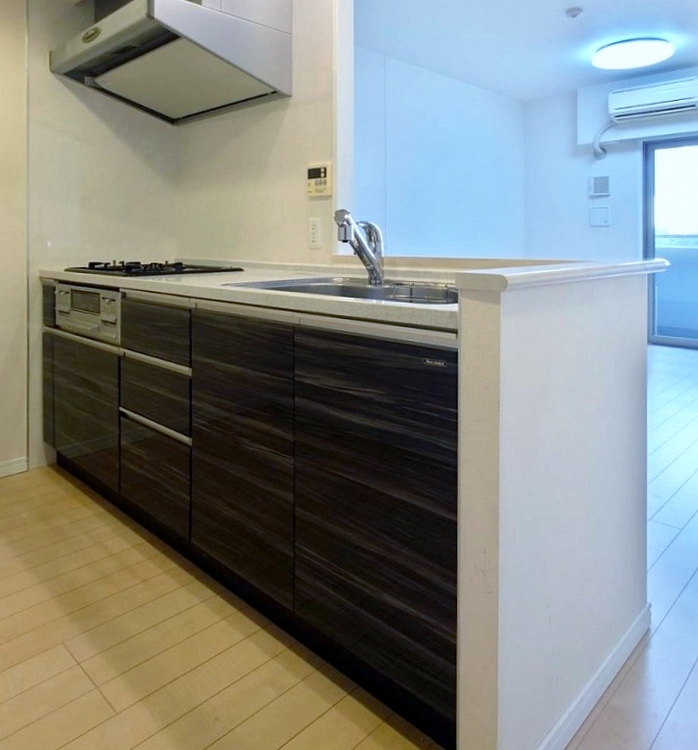 キッチン スマートな意匠と充実の機能を備えたキッチンが、暮らしにおいしい彩りを添えます。