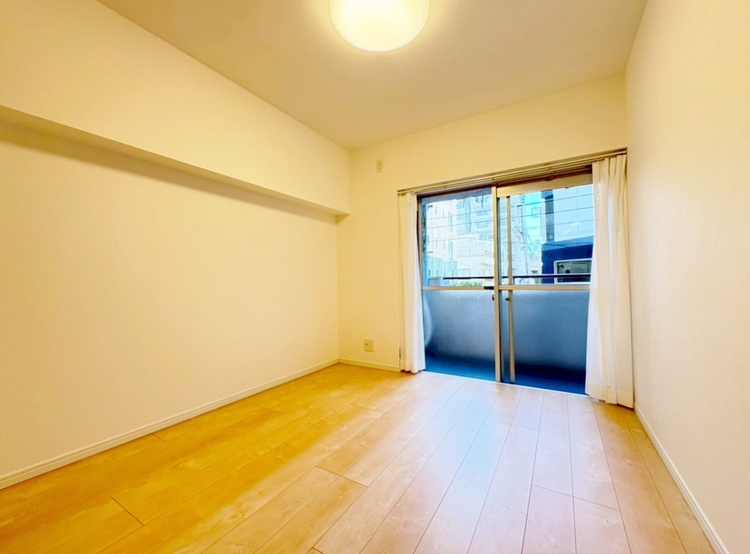 寝室 ベッドも十分に設置するスペースがあります。