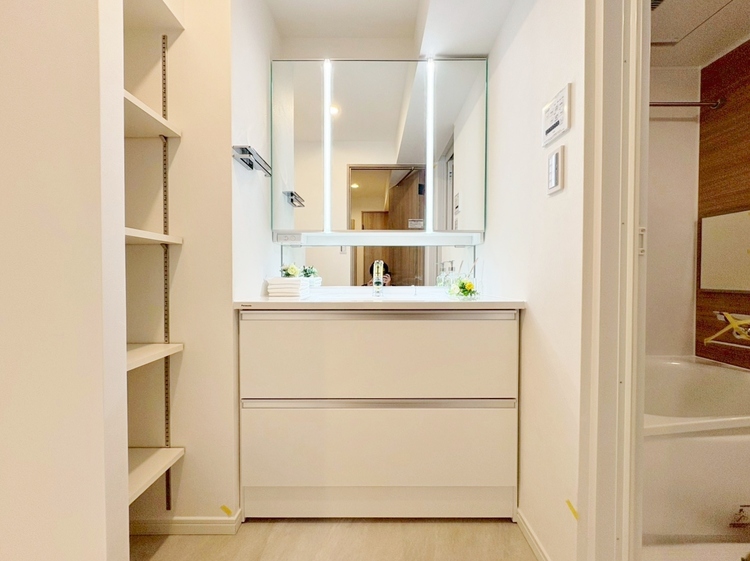 洗面 何かと物が増える場所だからこそ、スッキリと見映えの良い空間に。