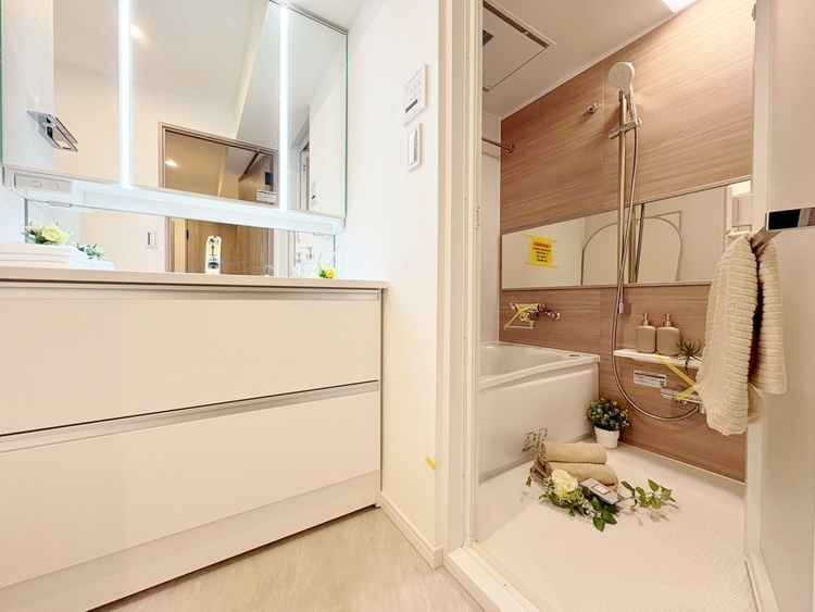 洗面 清潔感と心地よさを重視した、上質感漂うパウダールーム。