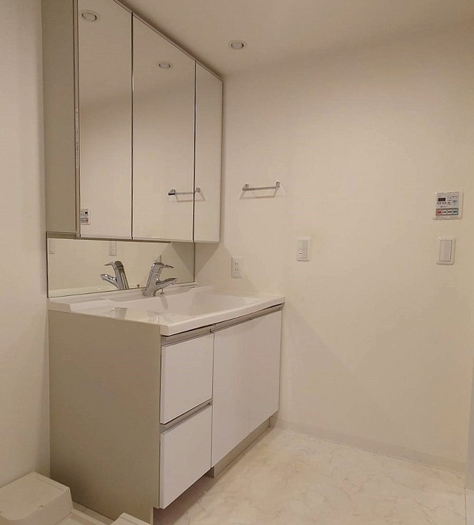 洗面 清潔感と心地よさを重視した、上質感漂うパウダールーム。
