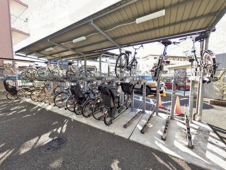 設備 きちんと整備された駐輪場。住む方の心遣いが感じられます。