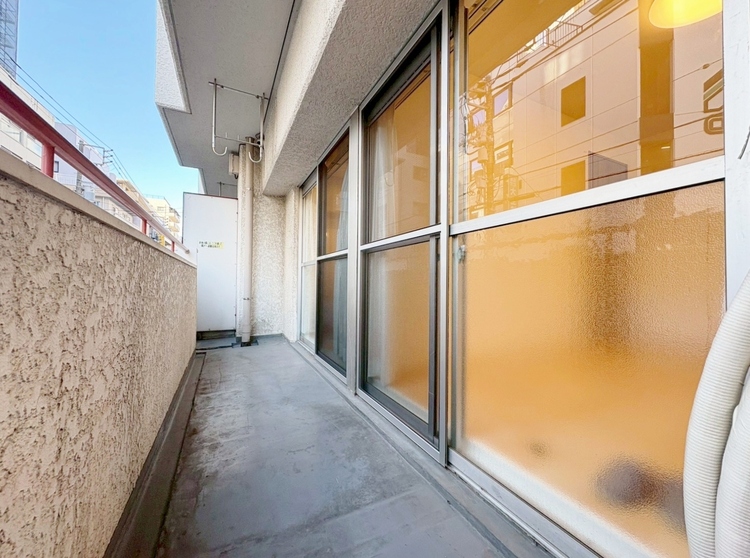 バルコニー 暮らしの中で、光と風を演出してくれるバルコニー。