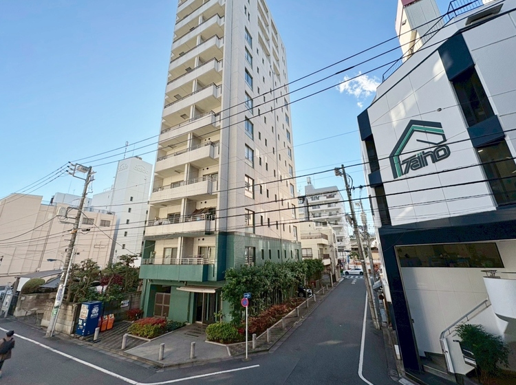 バルコニー 窓を開けると広がる青空。心をリフレッシュして日々を過ごしていきましょう。