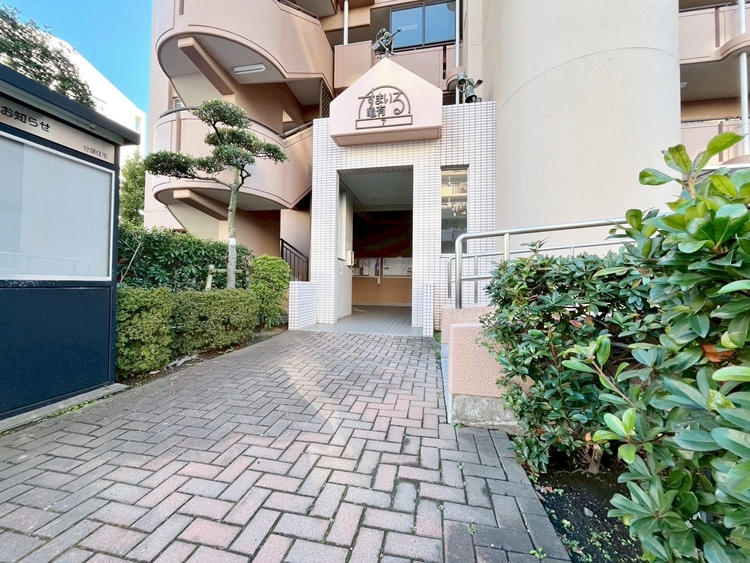 エントランス 外と内をつなぐエントランスは、まさに顔となる場所。