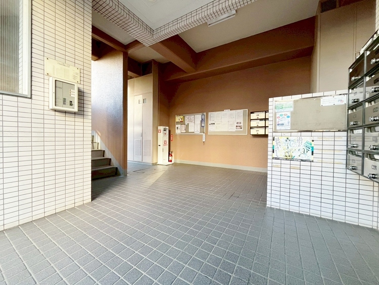 エントランス エントランス内部は、管理が行き届き清潔な共有スペースとなっています。