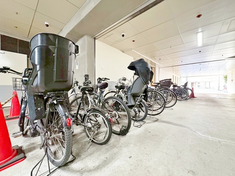設備 きちんと整備された駐輪場。住む方の心遣いが感じられます。