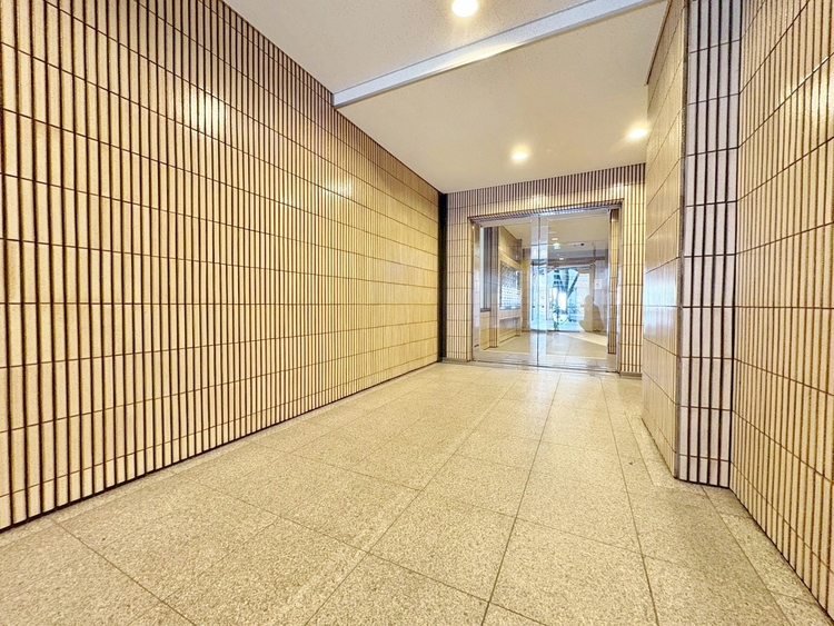 エントランス エントランス内部は、管理が行き届き清潔な共有スペースとなっています。