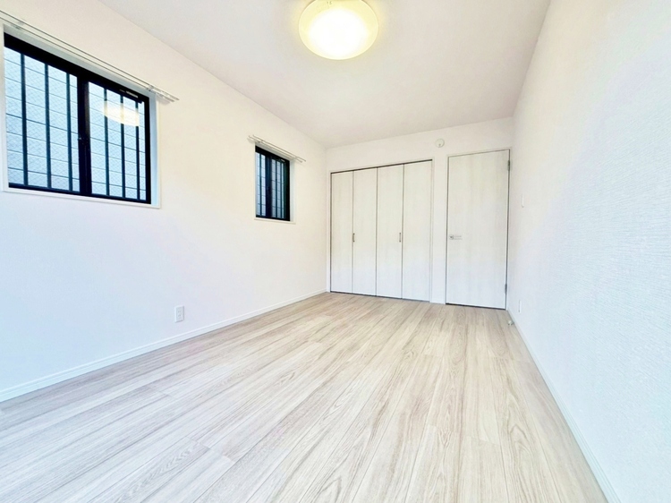 内装 収納スペースが付いていて、お部屋を広く使っていただけます。