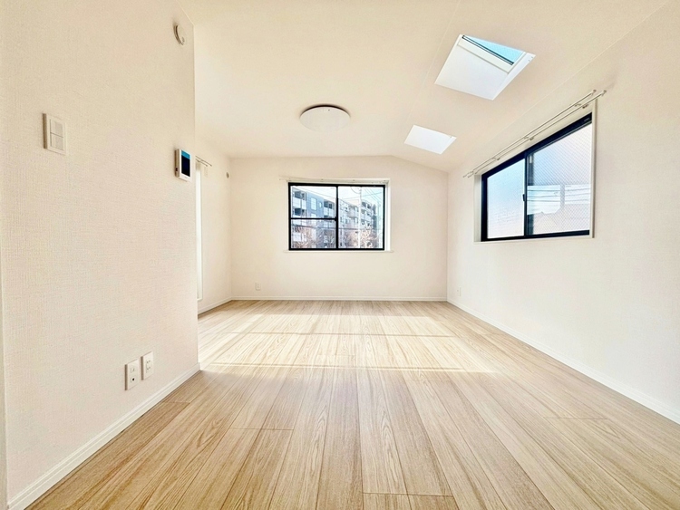 居間 居心地の良い空気感は、暮らしのステージを彩り、心からのやすらぎと満足感を与えてくれます。