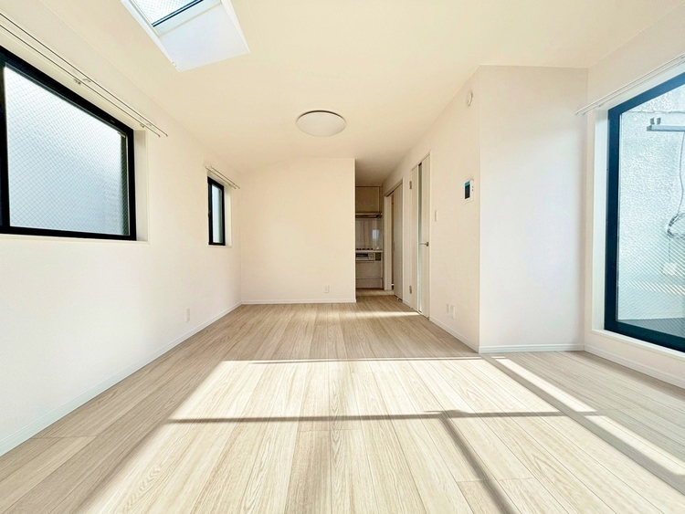 居間 快適に過ごす毎日を求めて、暮らしの中でご自身の「マイホーム」に創り上げてください。